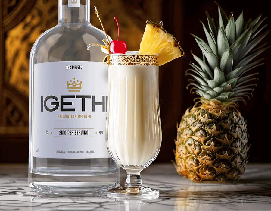 IGETHI Filled Glass With Pineapple On The Side